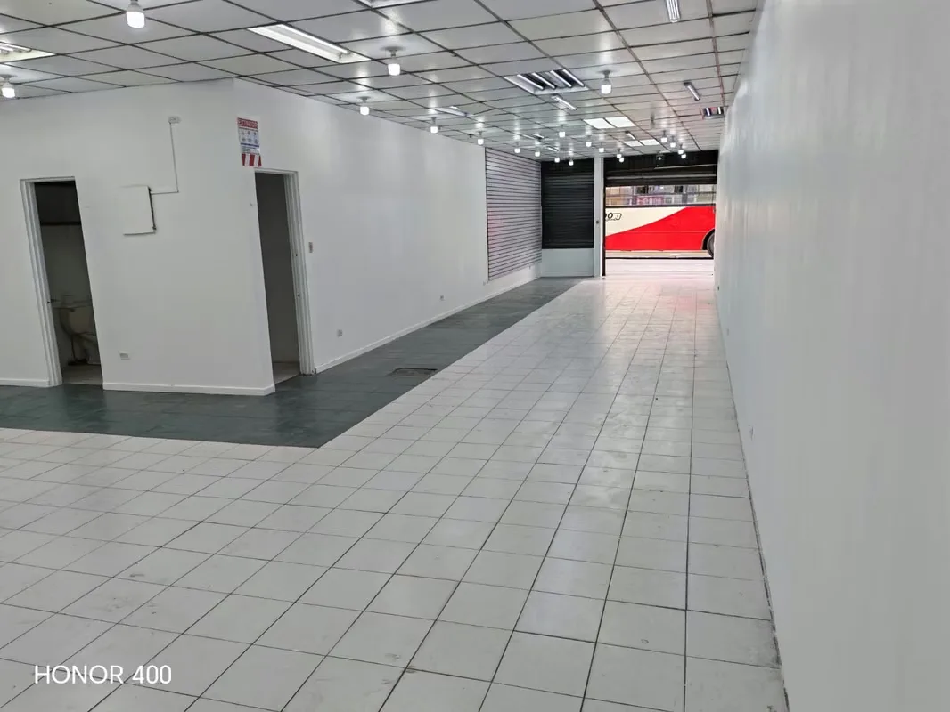 Alquiler de local comercial en Heredia Centro frente el Mercado Florence.