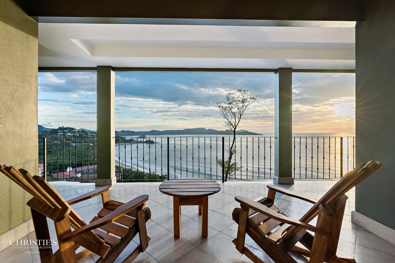 360 - 307 Splendor Condo
