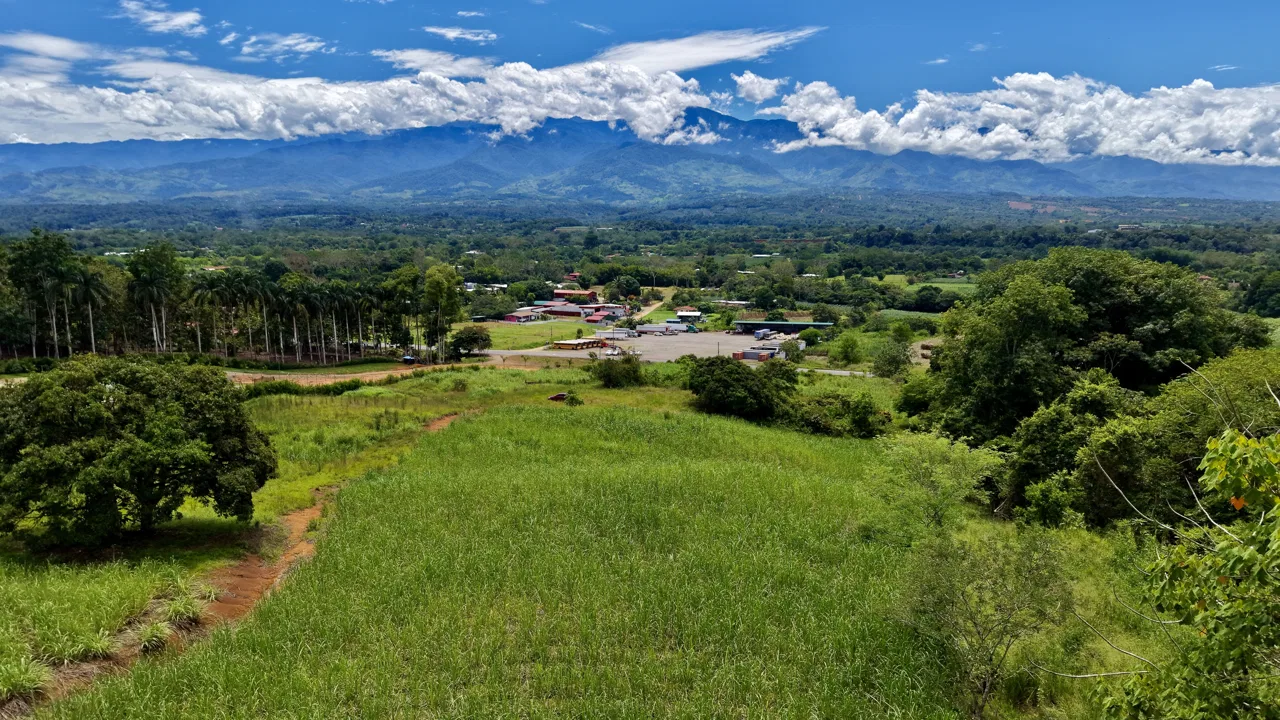 SE VENDE PROPIEDAD COMERCIAL EN REPUNTA CON EXCELENTE FRENTE A LA INTERAMERICANA