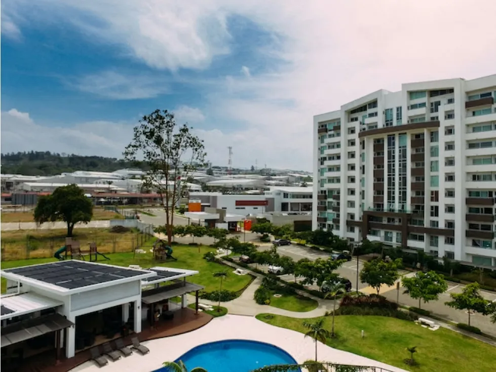 With an excellent location in front of the Metropolitan Free Zone, 1 km east of the Mall Real Cariari and 1.3 km from Global Park, Ultra Park 1, Plaza Rubí, steps from restaurants, ...