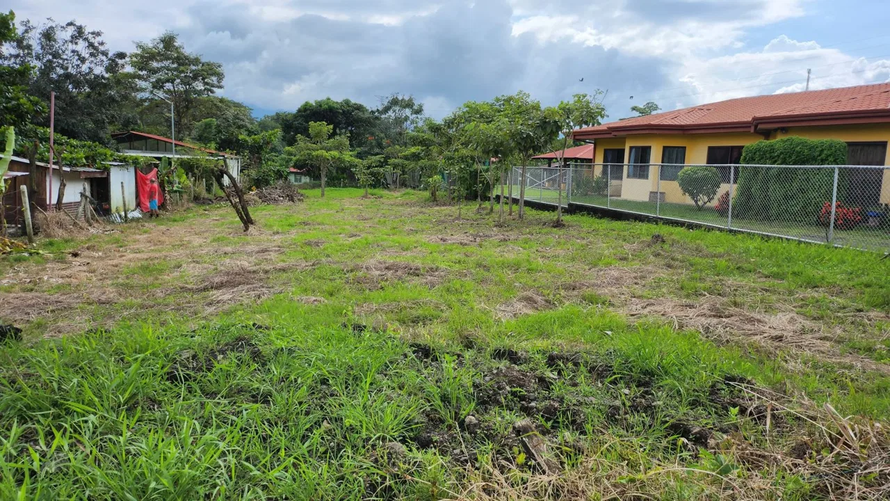 Lot for sale in Atenas – affordable price – 400052042180