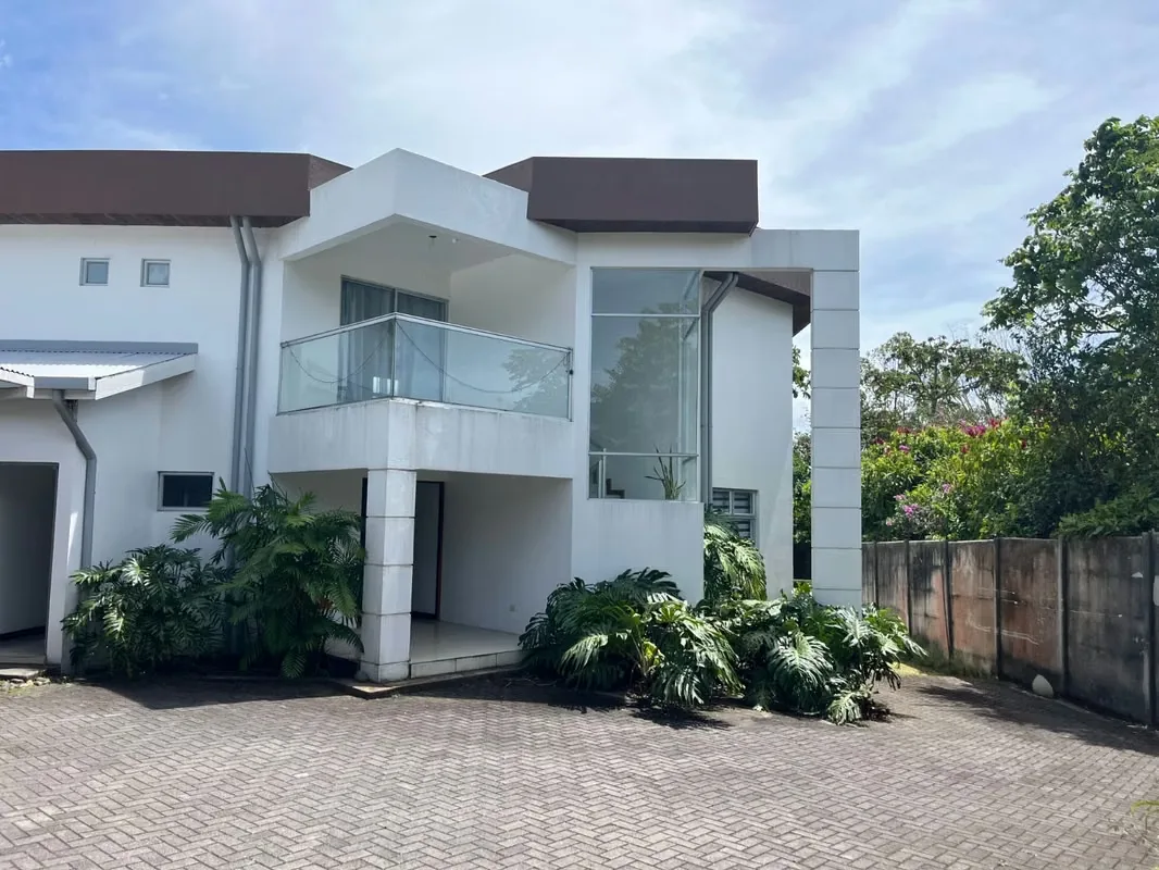 House for sale in Ángeles de San Rafael Heredia, elegant house and large green areas with BBQ ranch, photo 13