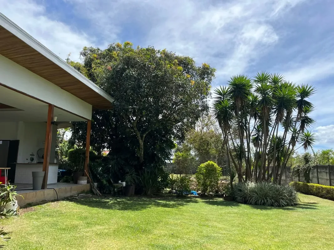 House for sale in Ángeles de San Rafael Heredia, elegant house and large green areas with BBQ ranch, photo 4
