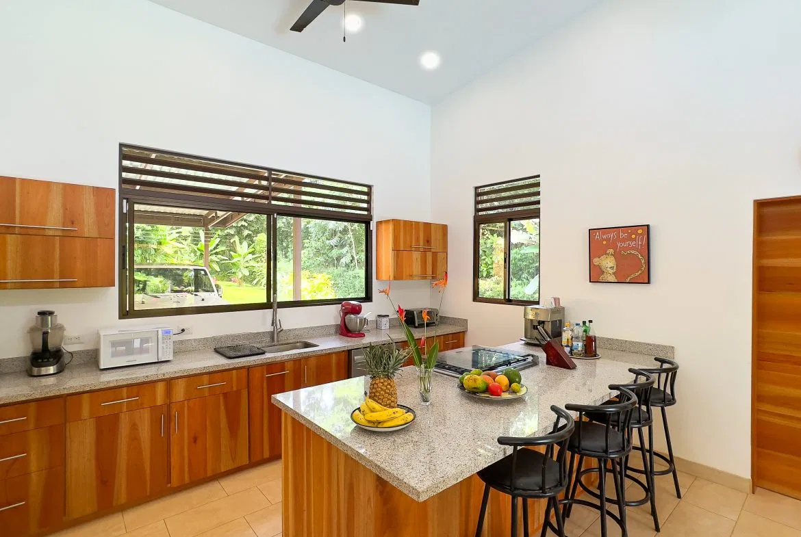 LUXURY 3 BEDROOM HOME WITH LUSH GARDEN , TREES AND PRIVACY – 0.98 ACRES, photo 12