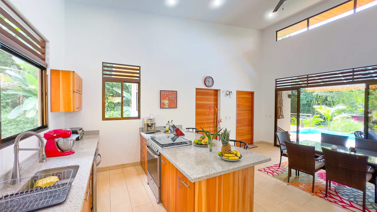 LUXURY 3 BEDROOM HOME WITH LUSH GARDEN , TREES AND PRIVACY – 0.98 ACRES, photo 13