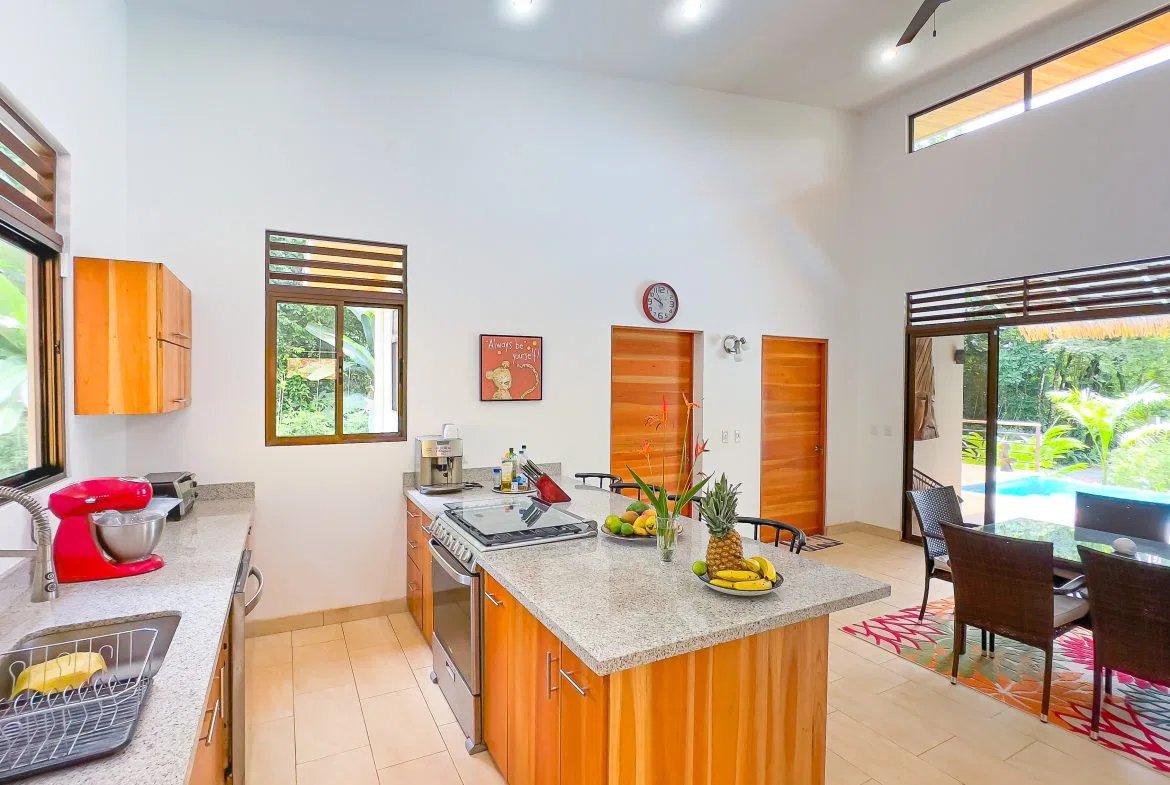 LUXURY 3 BEDROOM HOME WITH LUSH GARDEN , TREES AND PRIVACY – 0.98 ACRES, photo 14