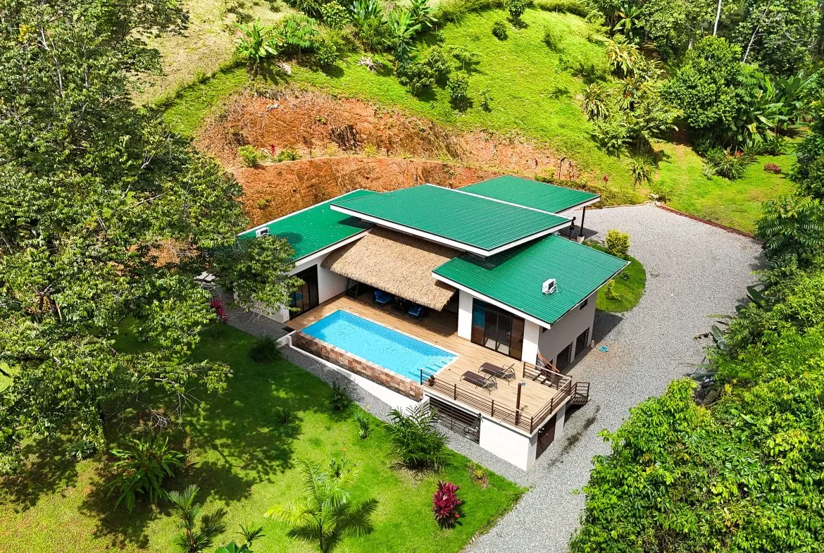 LUXURY 3 BEDROOM HOME WITH LUSH GARDEN , TREES AND PRIVACY – 0.98 ACRES, photo 6