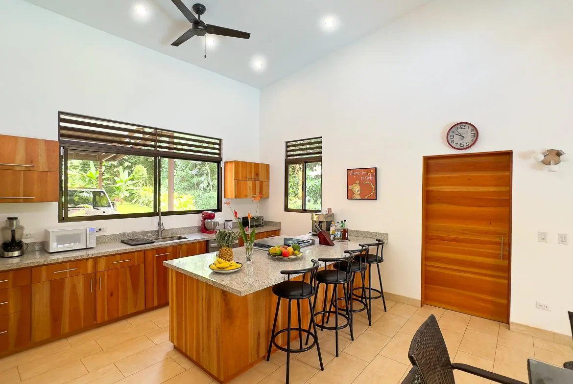 LUXURY 3 BEDROOM HOME WITH LUSH GARDEN , TREES AND PRIVACY – 0.98 ACRES, photo 10