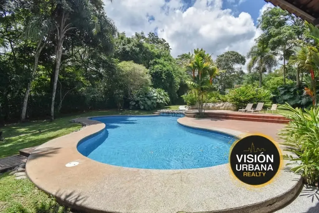 Single-Story House for Sale, Ciudad Colón, photo 2