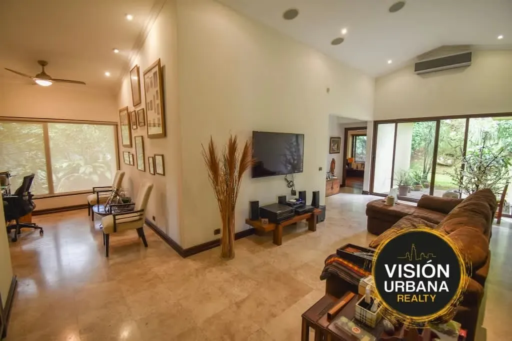 Single-Story House for Sale, Ciudad Colón, photo 5