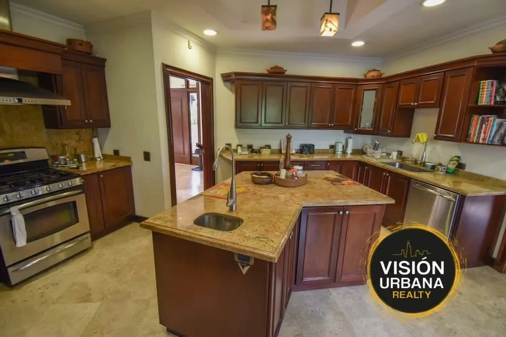 Single-Story House for Sale, Ciudad Colón, photo 6