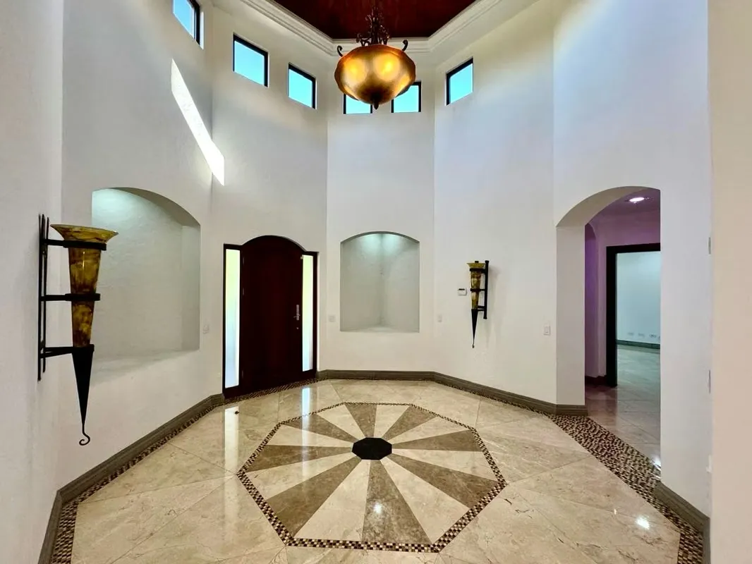 Luxurious one-story House for Rent in Monterán (MA).