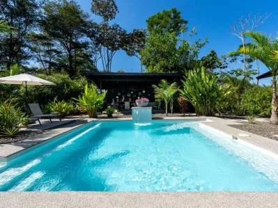 Inversión hotelera llave en mano con acceso directo a la autopista y residencia privada.