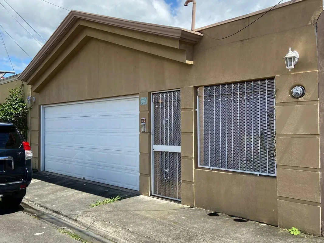 House rental in Tres Ríos in residential with security 24 / 7 parks and multi-use court