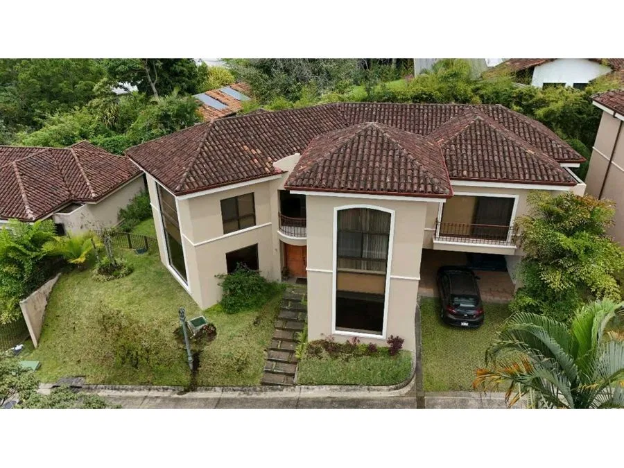 CASA COLONIAL EN CONDOMINIO EXCLUSIVO LOS PINOS ESCAZU