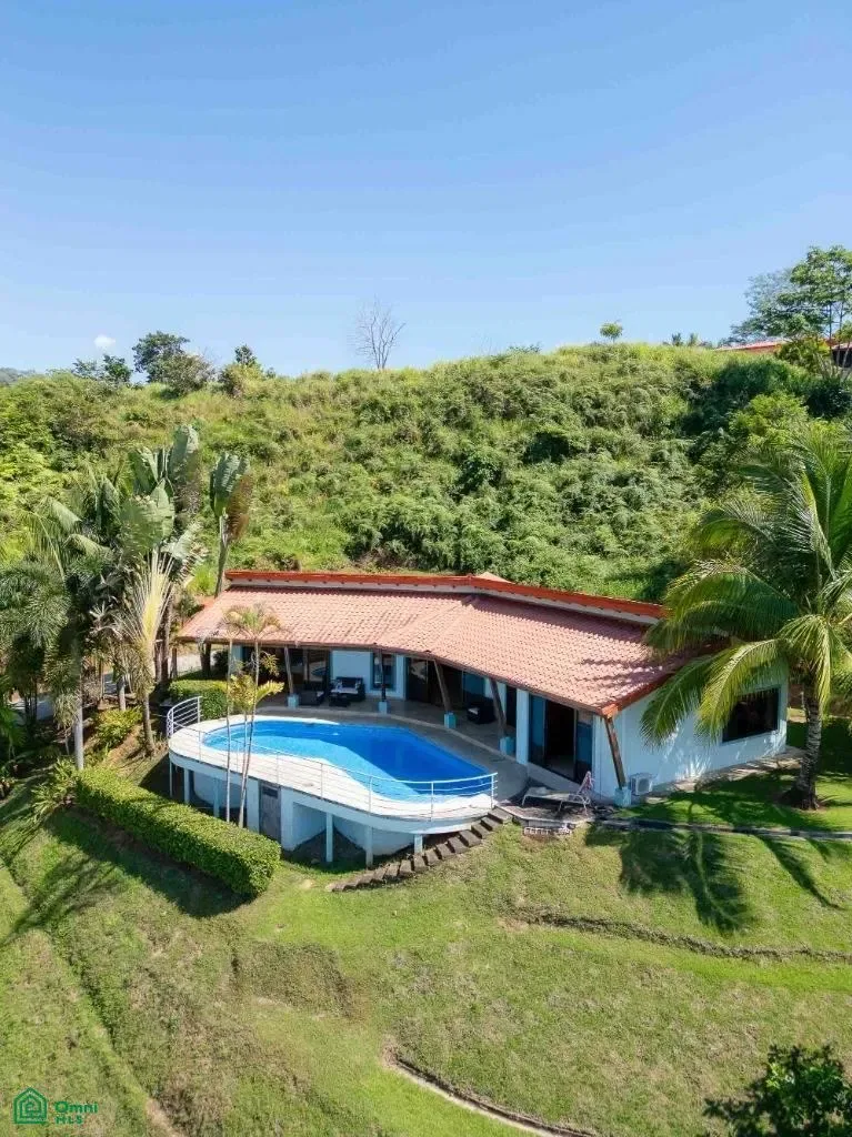 Affordable Chontales Home with Mountain and Ocean,, Puntarenas 60501