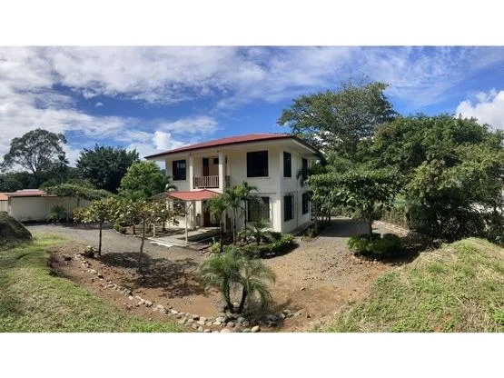 Venta de una hectárea con vivienda principal en Herradura: ¡Your Own Paradise in Herradura, Costa Rica!