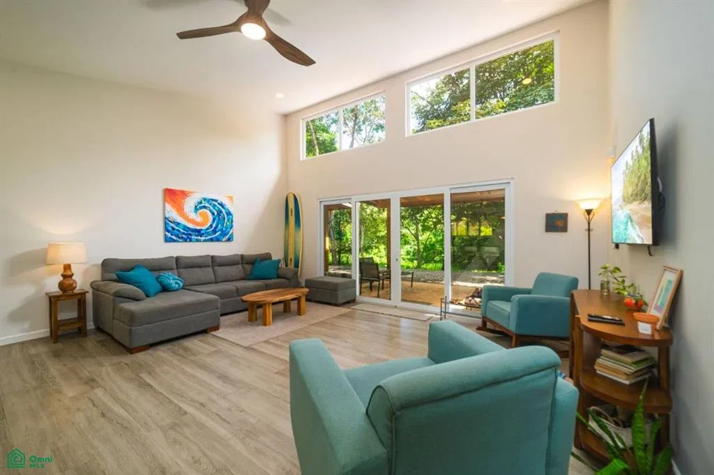 Nueva Casa Tres Dormitorios Sobre 2.3 Acres