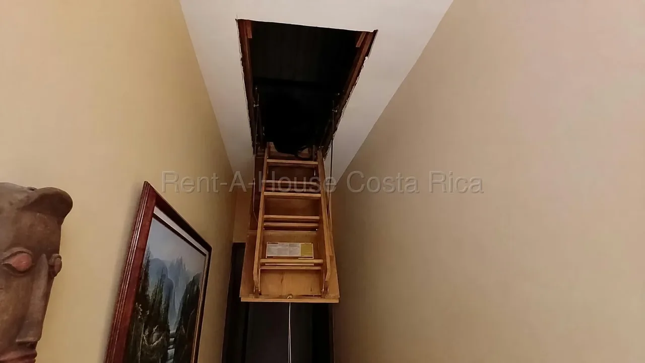 ¡Encuentra el espacio que tu familia necesita en Gravilias, Desamparados! Esta casa de varios niveles ofrece una distribución amplia y funcional, ideal para disfrutar de la vida ..., photo 2
