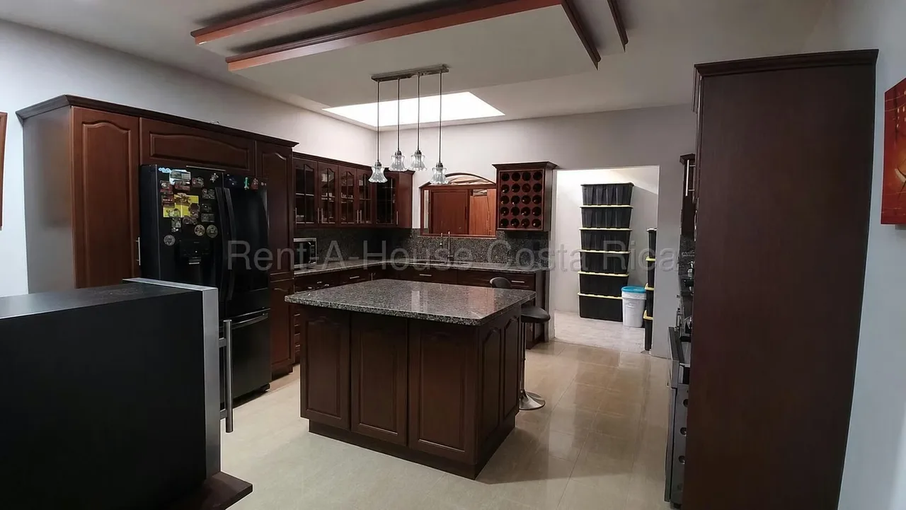 ¡Encuentra el espacio que tu familia necesita en Gravilias, Desamparados! Esta casa de varios niveles ofrece una distribución amplia y funcional, ideal para disfrutar de la vida ..., photo 4