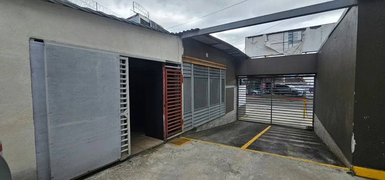 ¿Buscás el lugar ideal para hacer crecer tu emprendimiento? Este local comercial en Barrio La California ofrece una excelente ..., photo 2