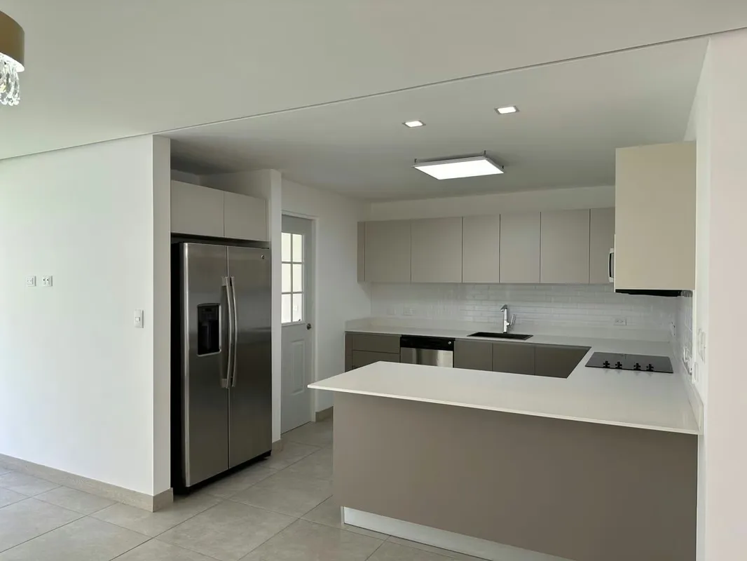 Casa nueva a estrenar en proyecto perfecto para aquellos que buscan una vida moderna, cómoda y activa en una de las zonas más exclusivas de Costa Rica. La casa está en condominio ...