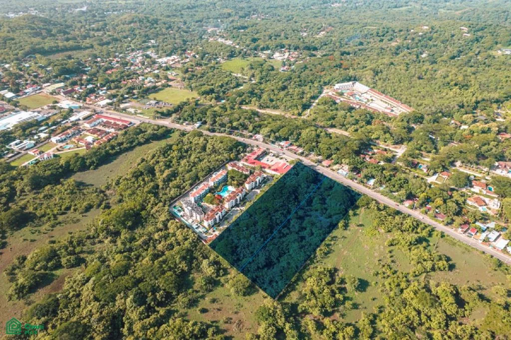 Terreno para Desarrollo en Ubicación Estratégica sobre la Carretera Principal hacia Tamarindo