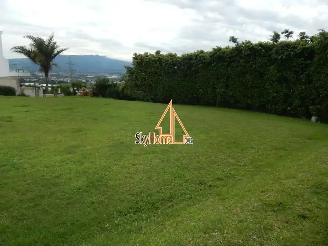 204 /Venta/Lote ideal para desarrollo / Cerca de Distrito 4 / Cerca de 27 Blvd Escazú Guachipelín / 2.600Mts2