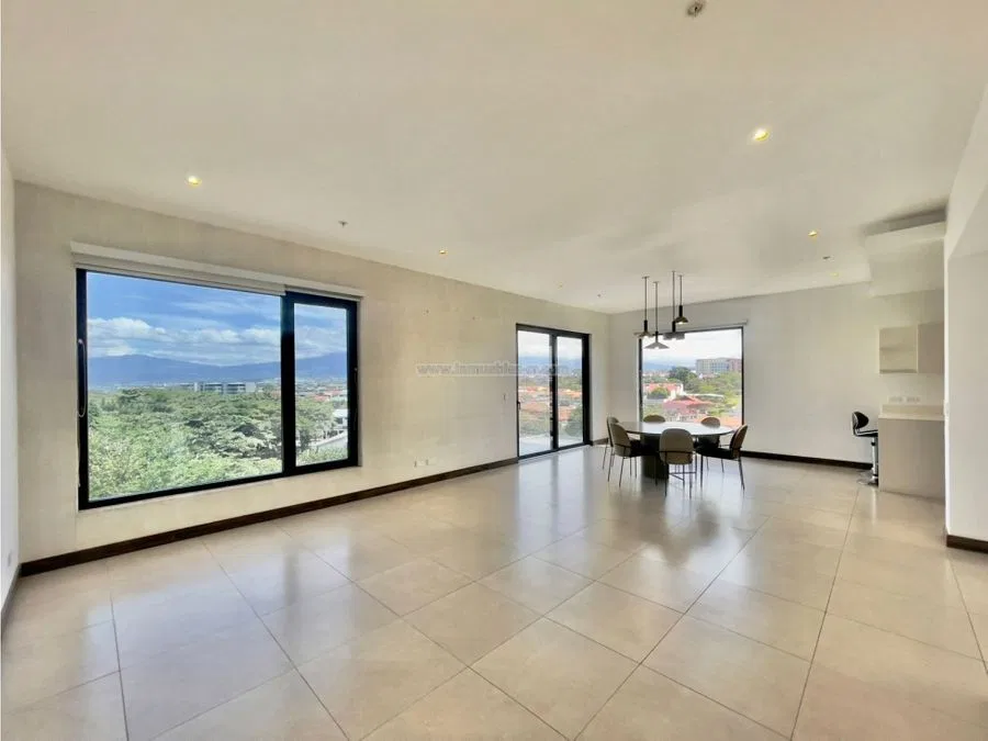 Venta de Penthouse moderno de dos niveles, Escazu