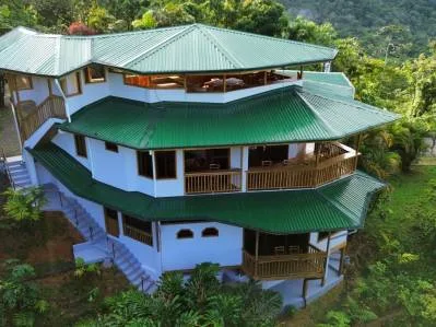 Descubre el Encanto de una Casa Exótica en Las Tumbas, Costa Rica, photo 2