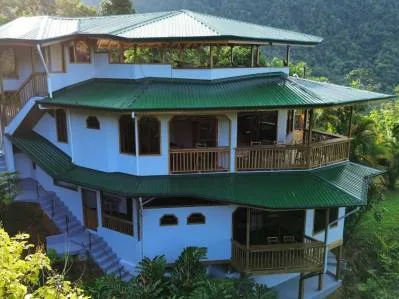 Descubre el Encanto de una Casa Exótica en Las Tumbas, Costa Rica, photo 3