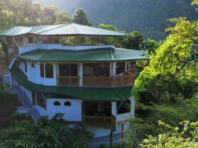 Descubre el Encanto de una Casa Exótica en Las Tumbas, Costa Rica, photo 5