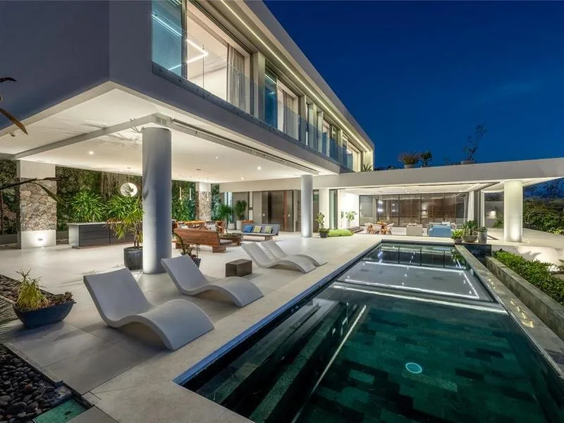 4 Bed Single Family Homes For Sale in Playa Grande, photo 2