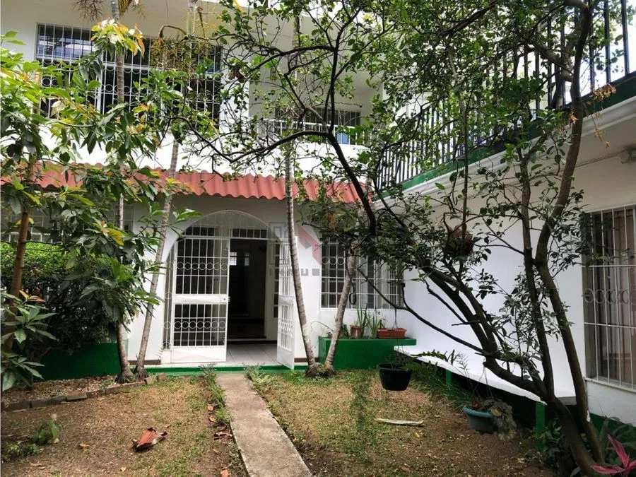 Terreno con casa en Sabana Sur