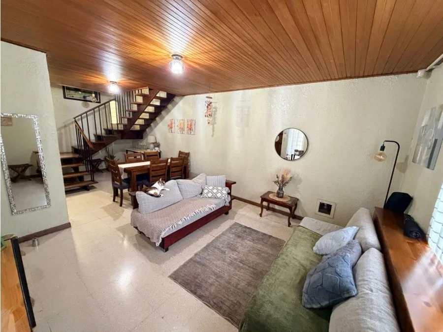 Venta de propiedad con dos casas. Muy céntrica