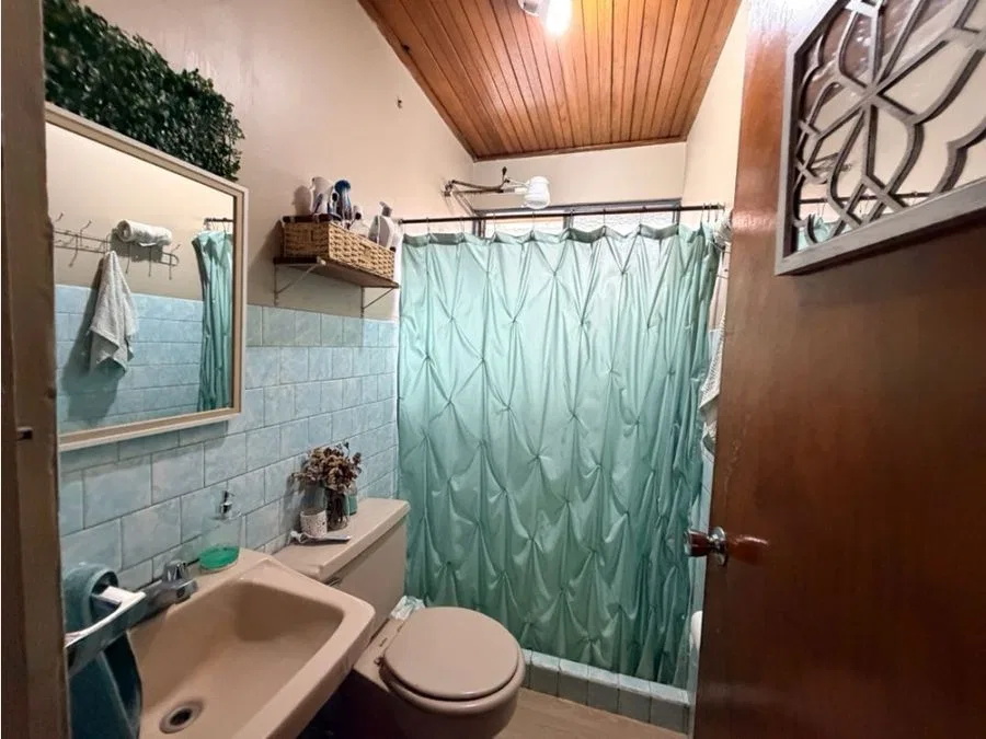 Venta de 2 casas en Bo El Molino, cerca de María Auxiliadora Terreno 217 m2Construcción 334 m2Son dos casas igualesEn primer piso tienen:- 1 espacio de estacionamiento - Jardín- Sala ..., photo 6