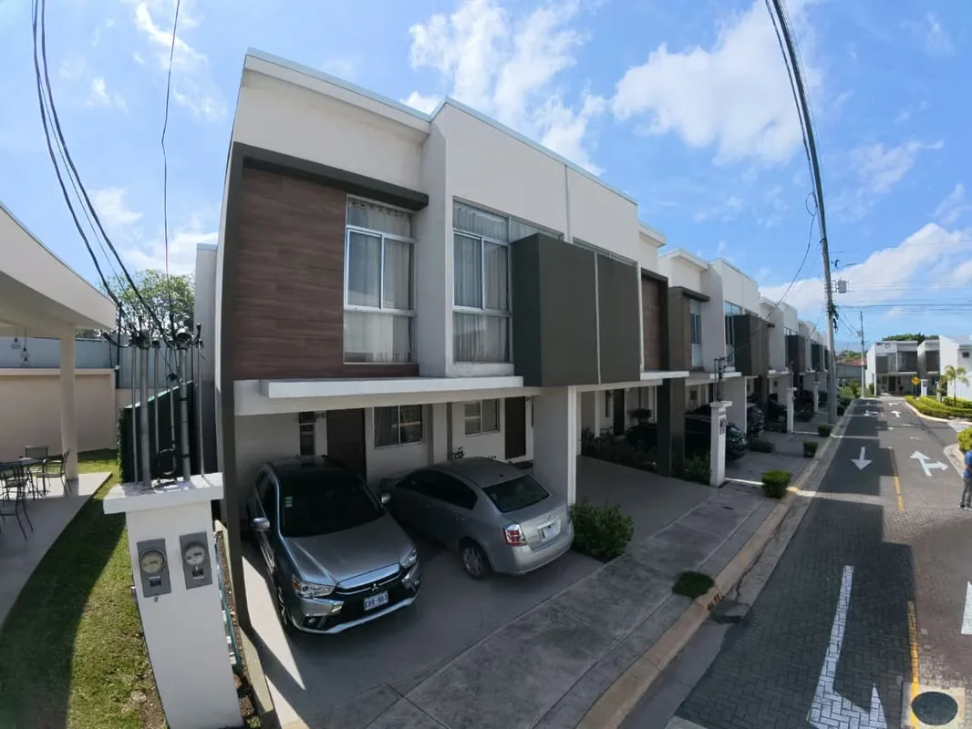 SALE OF HOUSE IN WEEPING CONDO OF TIBAS