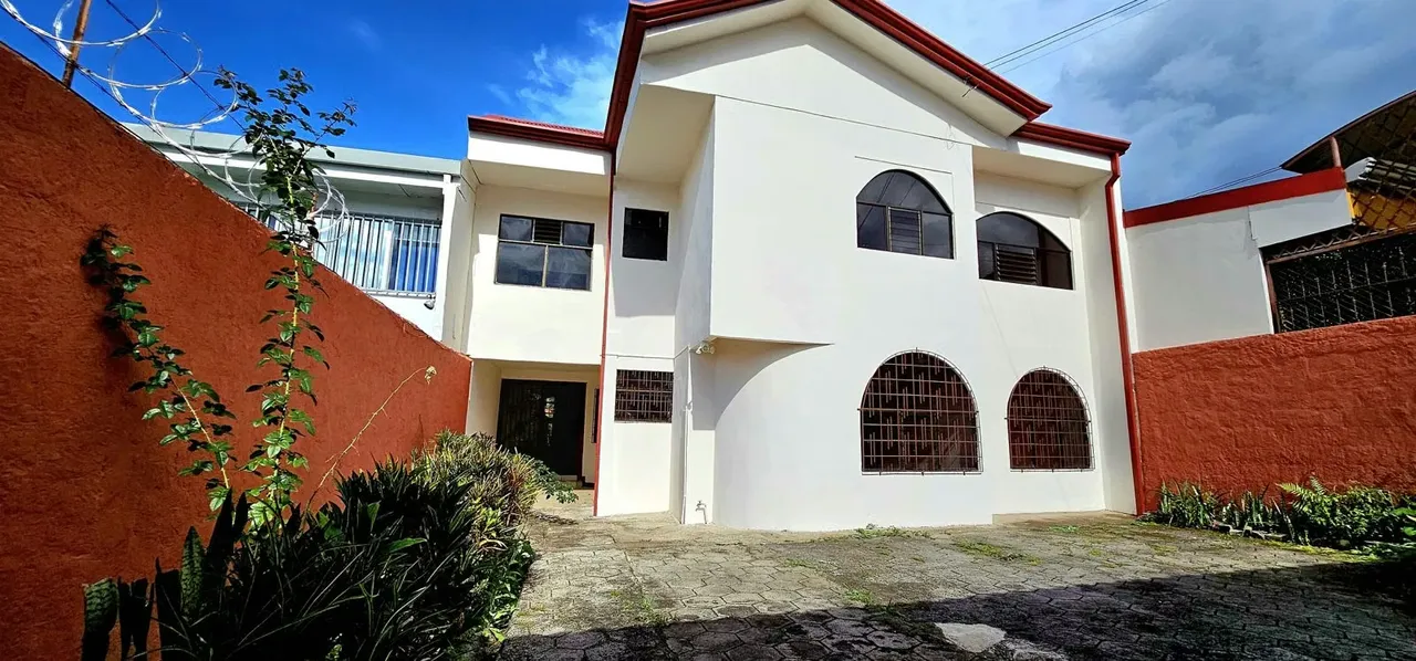 House for sale in Guadalupe with a large green area, photo 4