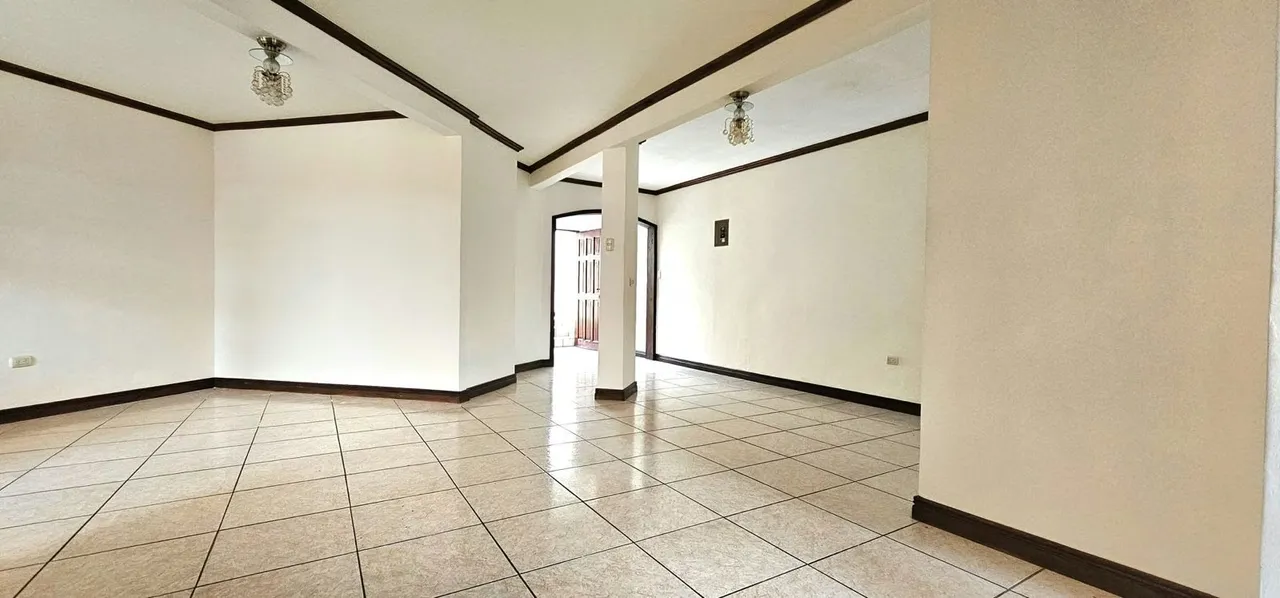House for sale in Guadalupe with a large green area, photo 5