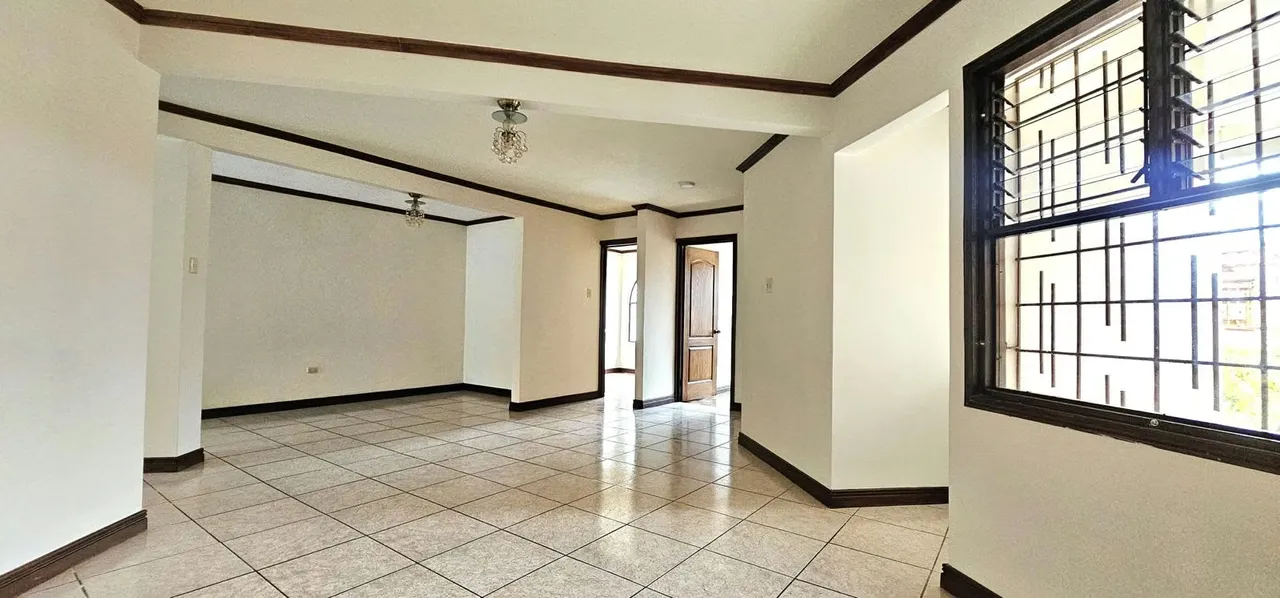 House for sale in Guadalupe with a large green area, photo 6