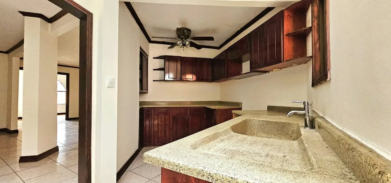 House for sale in Guadalupe with a large green area, photo 7