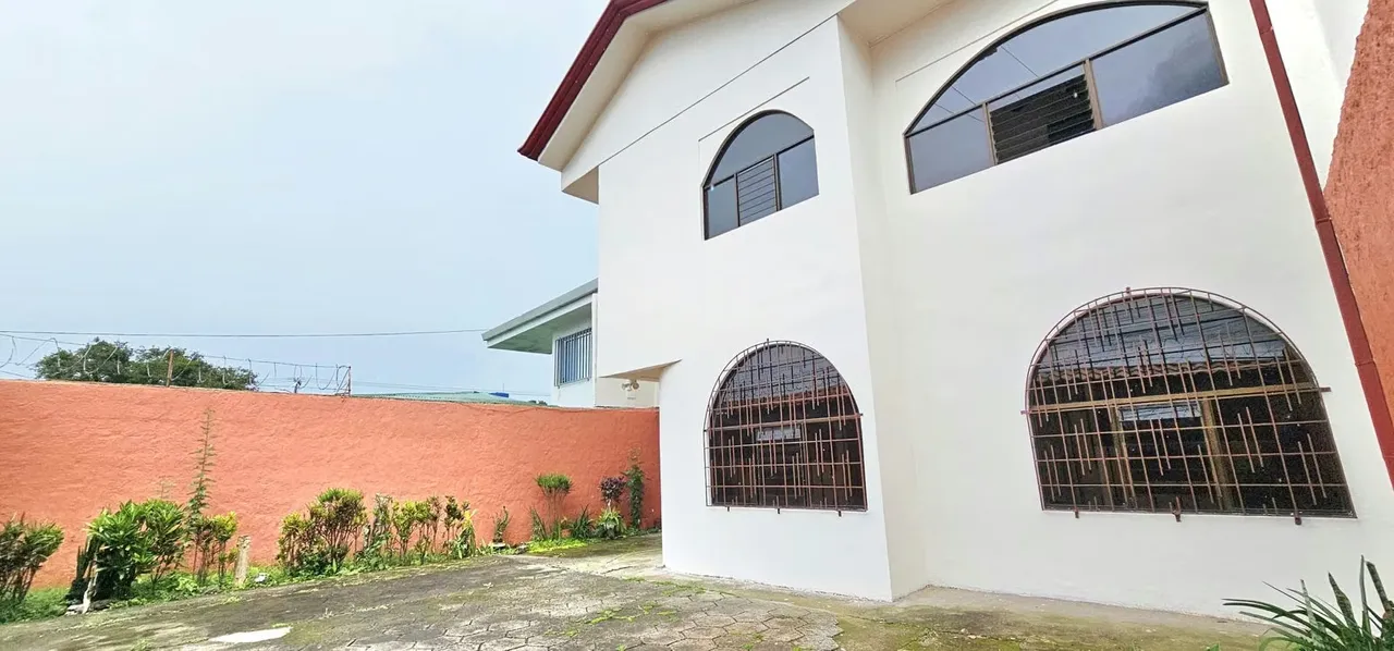 House for sale in Guadalupe with a large green area, photo 8