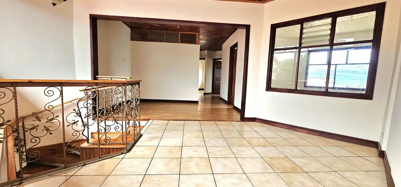 House for sale in Guadalupe with a large green area, photo 10