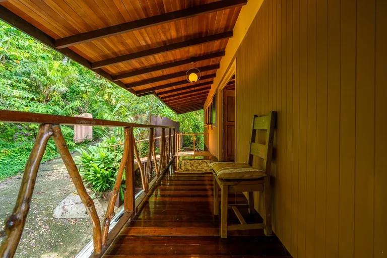 Prime Location 2 Bedroom House Observation Deck