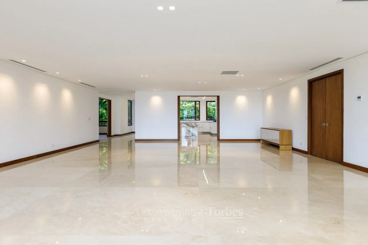 Spacious luxury apartment for rent or sale in Monteplata