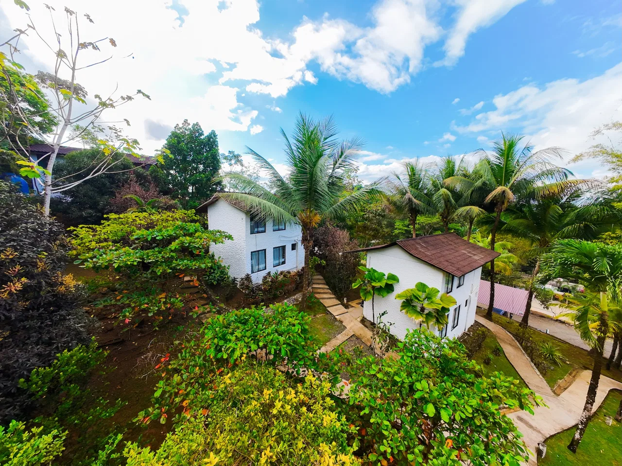 HOTEL PROPERTY WITH TEN BEDROOMS NEAR TO THE BEACH, IN OJOCHAL – 1.5 ACRES
