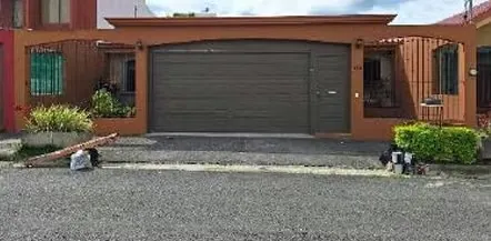 Comfortable single-story house with 3 spacious bedrooms. The master bedroom features a walk-in closet and ensuite bathroom. Living room, dining room, open-concept kitchen, and a guest ...