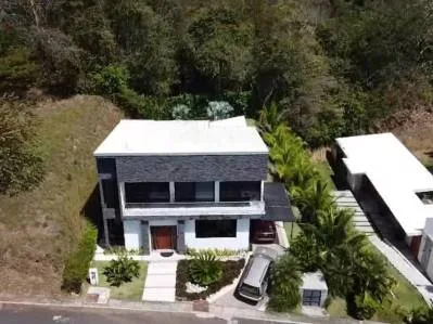 Casa del Pato – Elegancia y Vistas al Mar en Lomas del Sol, Marbella, Guanacaste