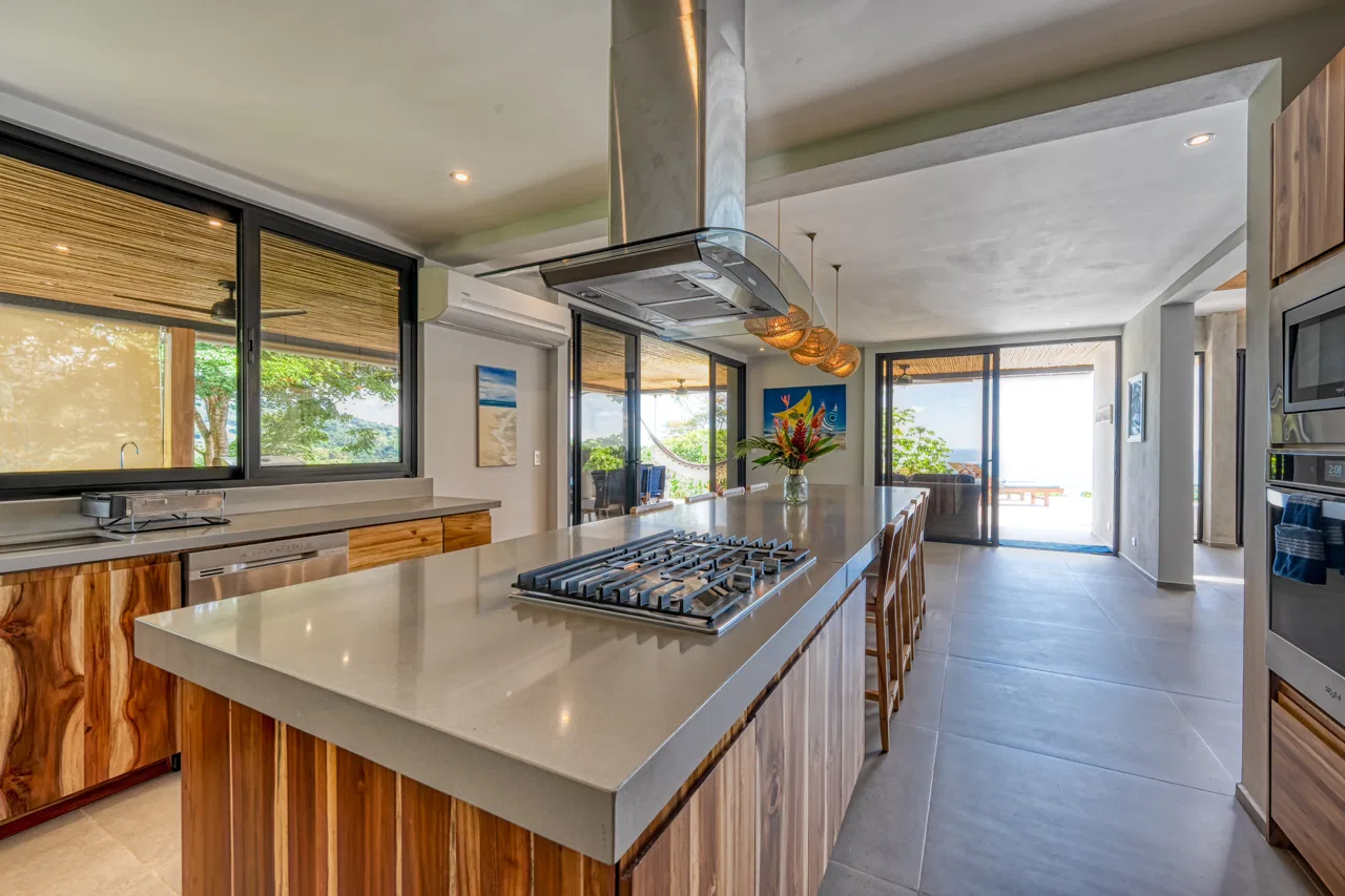 LUXURY 5 BEDROOM HOME WITH AMAZING OCEAN VIEWS – 3.34 ACRES, photo 7