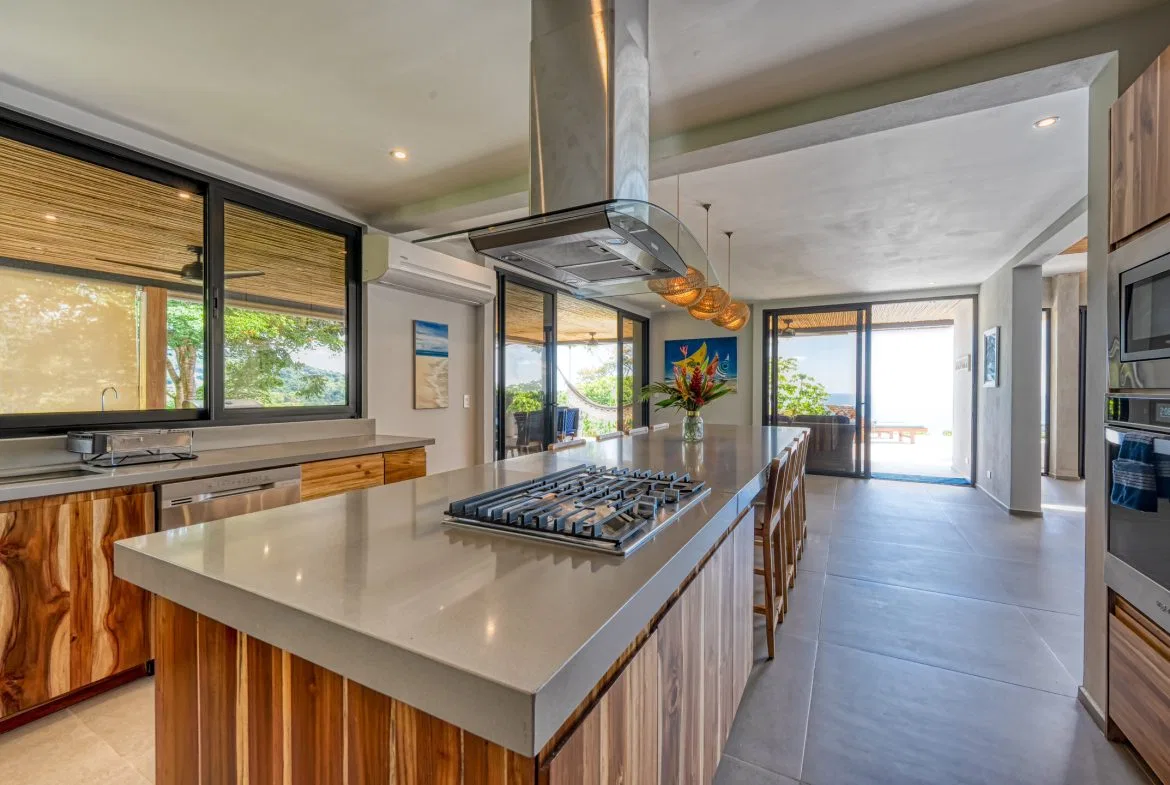 LUXURY 5 BEDROOM HOME WITH AMAZING OCEAN VIEWS – 3.34 ACRES, photo 8
